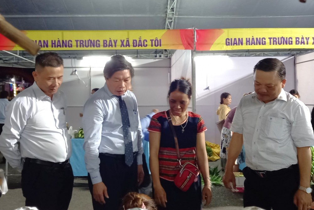 Quảng Nam xúc tiến thương mại tại huyện biên giới Nam Giang