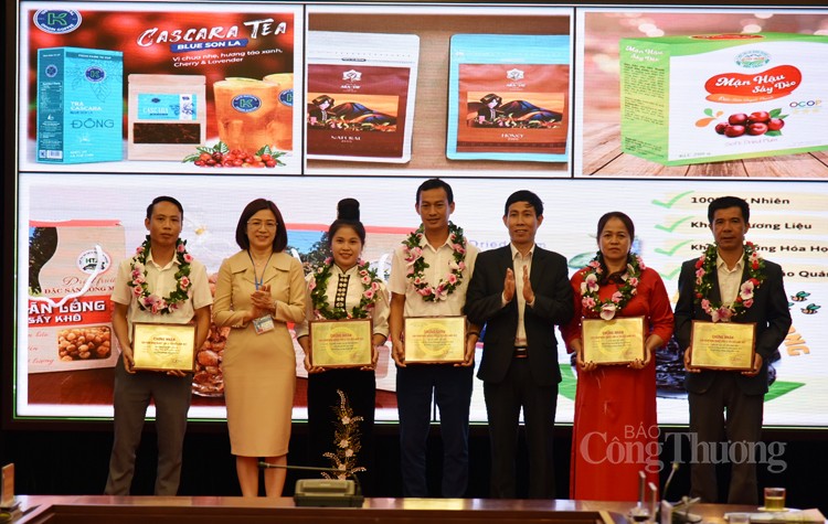 Tỉnh Sơn La Tôn vinh 19 sản phẩm nông nghiệp tiêu biểu Tỉnh Sơn La Tôn vinh 19 sản phẩm nông nghiệp tiêu biểu
