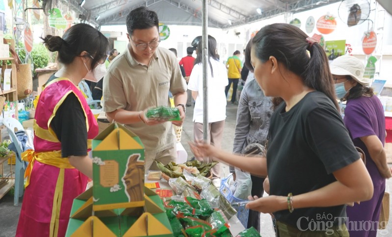 Phiên chợ Tết xanh: Hàng trăm sản phẩm nông đặc sản, OCOP phục vụ người tiêu dùng dịp Tết