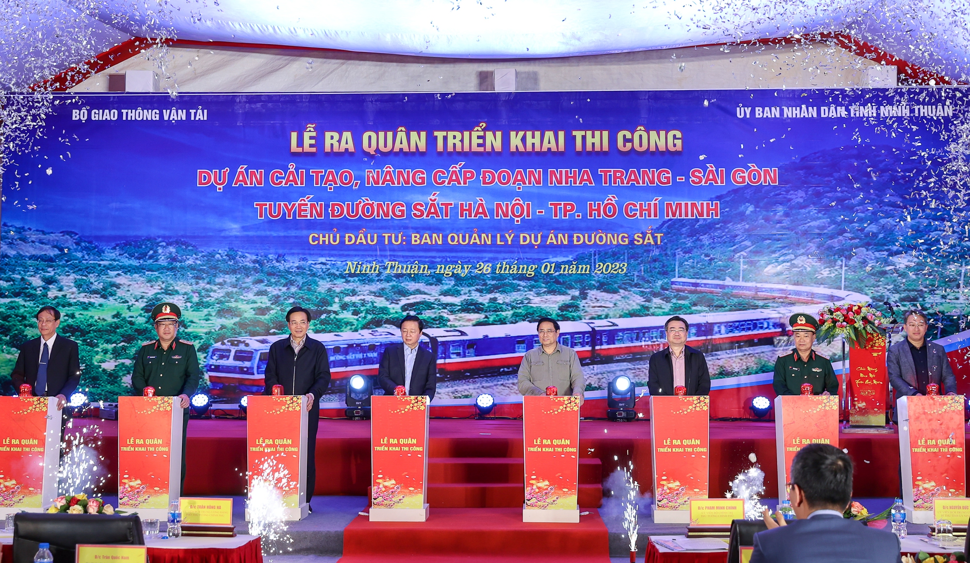 Thủ tướng: Vừa cải tạo, nâng cấp đường sắt Hà Nội-TPHCM, vừa nghiên cứu, chuẩn bị đầu tư đường sắt Bắc Nam