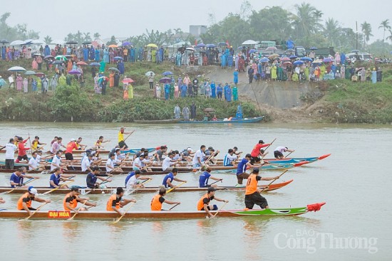 Quảng Nam: Sôi nổi lễ hội đua thuyền đầu xuân