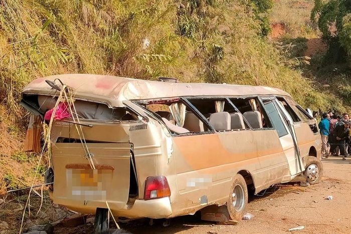 Ôtô chở 18 người đi đám cưới mất phanh rơi xuống vực, 7 người thương vong