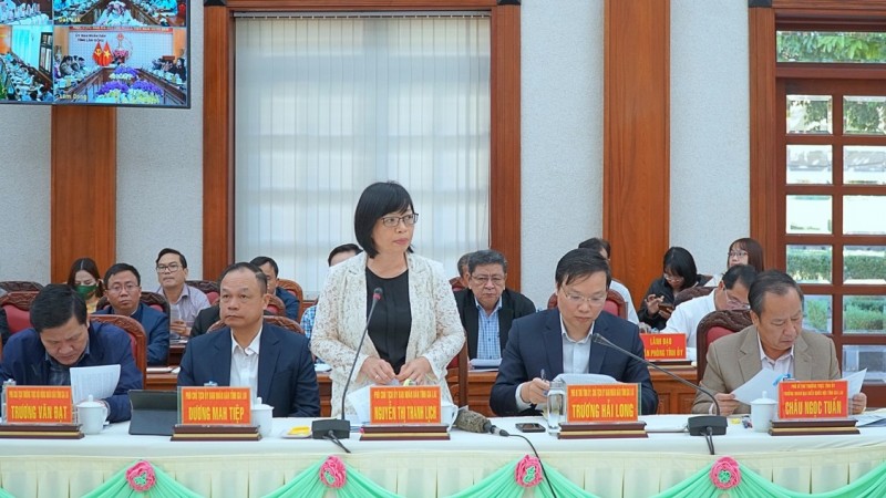 Phó Chủ tịch UBND tỉnh Gia Lai Nguyễn Thị Thanh Lịch cho rằng: Hiện nay, Chính phủ chưa ban hành định mức về hỗ trợ đất ở, nhà ở, đất sản xuất và công trình nước sinh hoạt tập trung nên tỉnh gặp khó khăn trong triển khai thực hiện.
