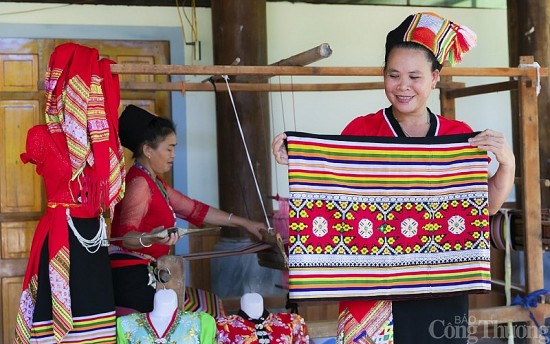 Tạo sinh kế bền vững cho đồng bào từ mô hình du lịch cộng đồng ở Nghệ An