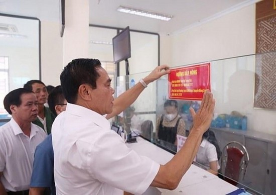 Chủ tịch UBND Hà Tĩnh công khai số điện thoại cá nhân để tiếp dân