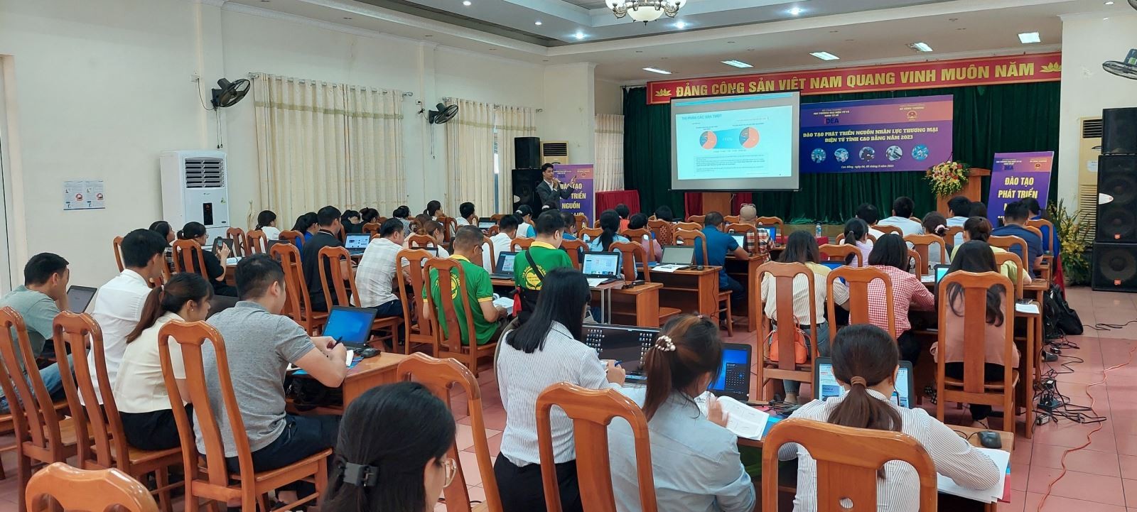 Bộ Công Thương hỗ trợ Cao Bằng đào tạo phát triển nguồn nhân lực thương mại điện tử