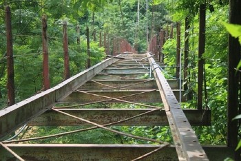 Người dân ở nhiều huyện miền núi xứ Thanh mong chờ có một cây cầu bê tông