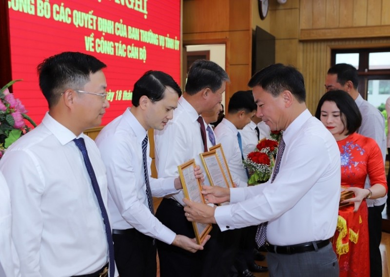 Thanh Hóa: Điều động, luân chuyển nhiều cán bộ lãnh đạo cấp sở, huyện, thị xã, thành phố