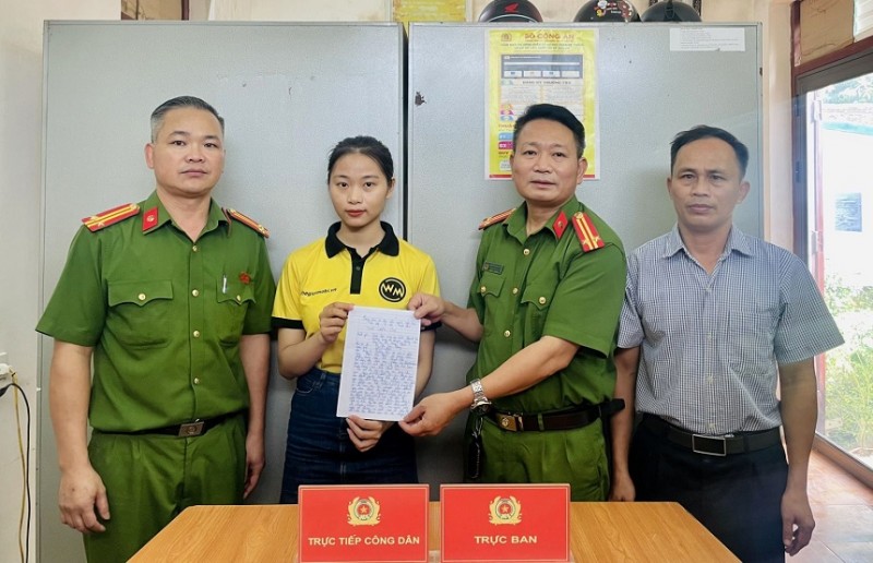 Thanh Hóa: Công an giúp công dân nhận lại 100 triệu đồng do chuyển nhầm tài khoản