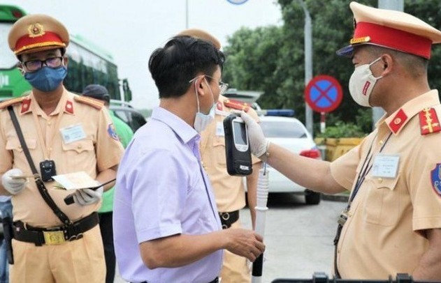 Thông tin rộng rãi trên truyền thông, báo chí vi phạm giao thông của cán bộ, công chức, viên chức