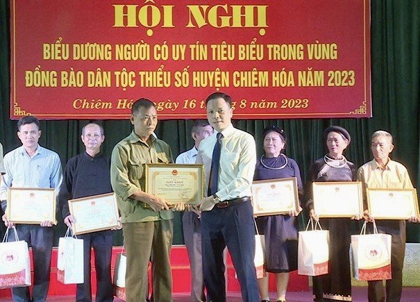 Chuyện về những “cây đại thụ” lan tỏa tinh thần mới trong xóa đói giảm nghèo