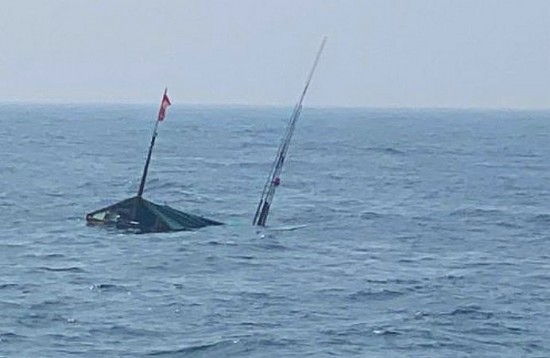 Quảng Ngãi: Tàu cá va chạm tàu hàng, 3 người tử vong và mất tích