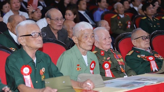 Xúc động cuộc gặp mặt, tri ân chiến sỹ, thanh niên xung phong tham gia Chiến dịch Điện Biên Phủ