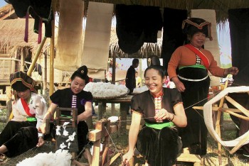 dua kinh te vung dan toc thieu so dien bien vuon xa