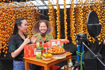 nang gia tri san pham vung dan toc bang canh cua online