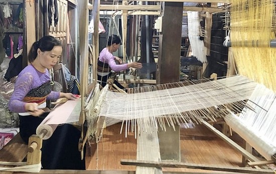 Dệt thổ cẩm – Dệt nên hành trình giảm nghèo bền vững