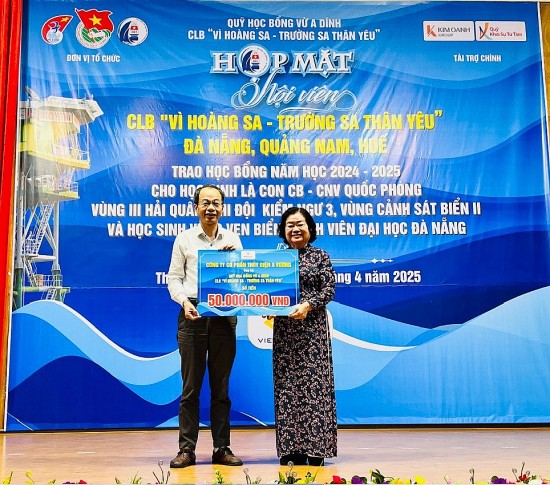 Thủy điện A Vương đồng hành Quỹ học bổng Vừ A Dính